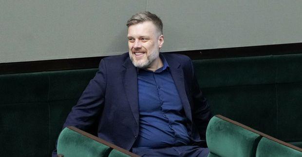 Sławomir Mentzen walczy o reklamy alkoholu i apeluje do prezydenta o sprzeciw wobec ustawy