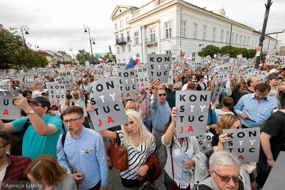 Trybunał orzekł, że śluby par jednopłciowych zawarte poza Polską są sprzeczne z konstytucją